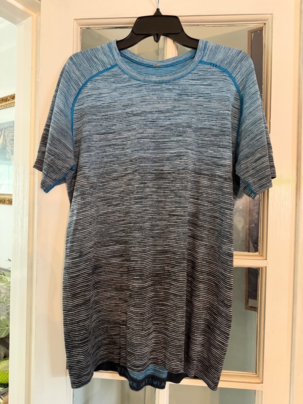 lululemon athletica Men's Gradient Heather Tee in Blue and Gray